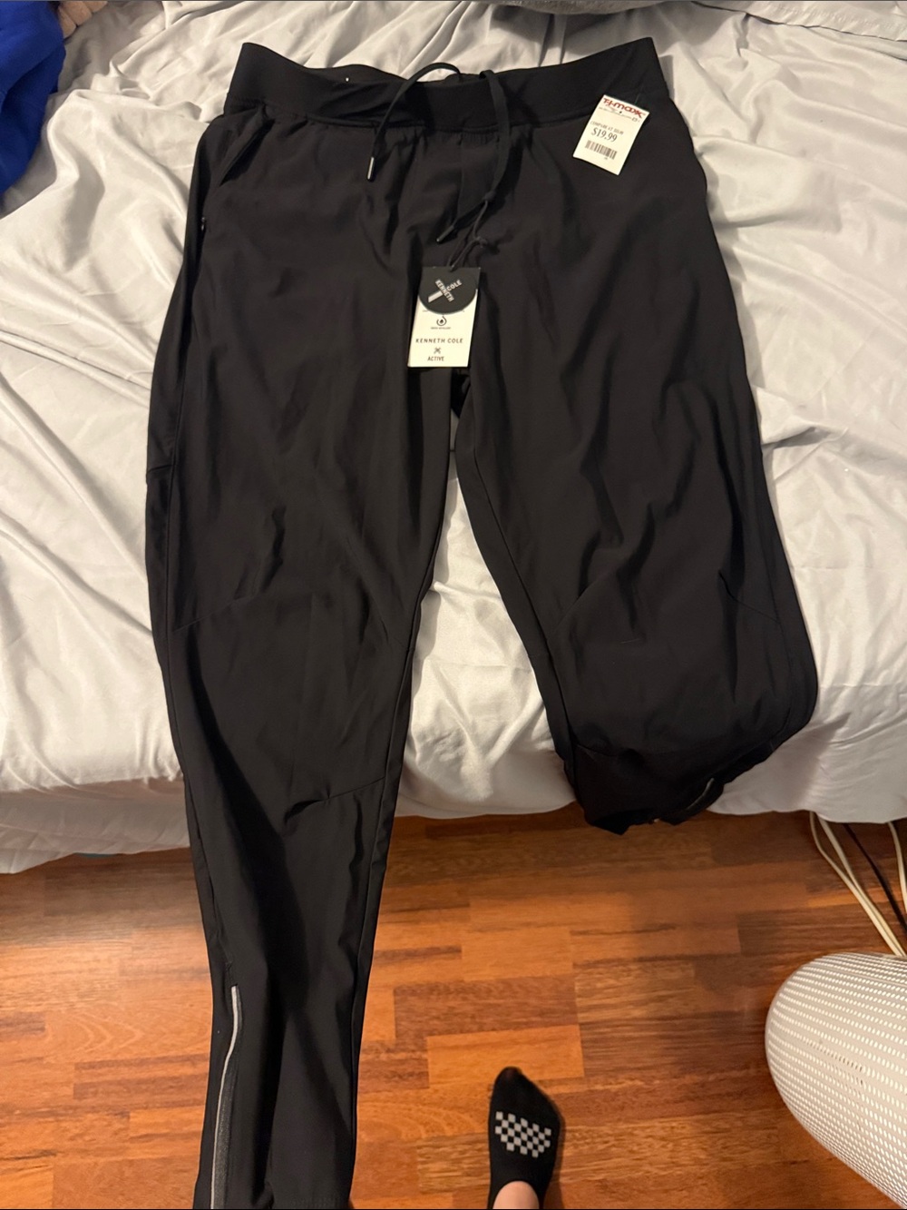 NWT Kenneth Cole Reaction Women’s Black Jogger Pants with Zippers on Lower Legs